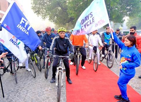 Dr Mansukh Mandaviya flags off ‘Fit India Sundays on Cycle’ Initiative